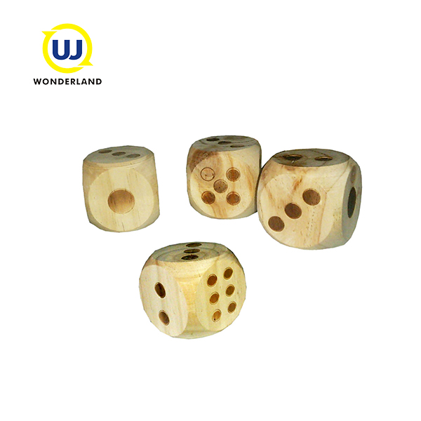 Wonderful Yard Dice Game Set